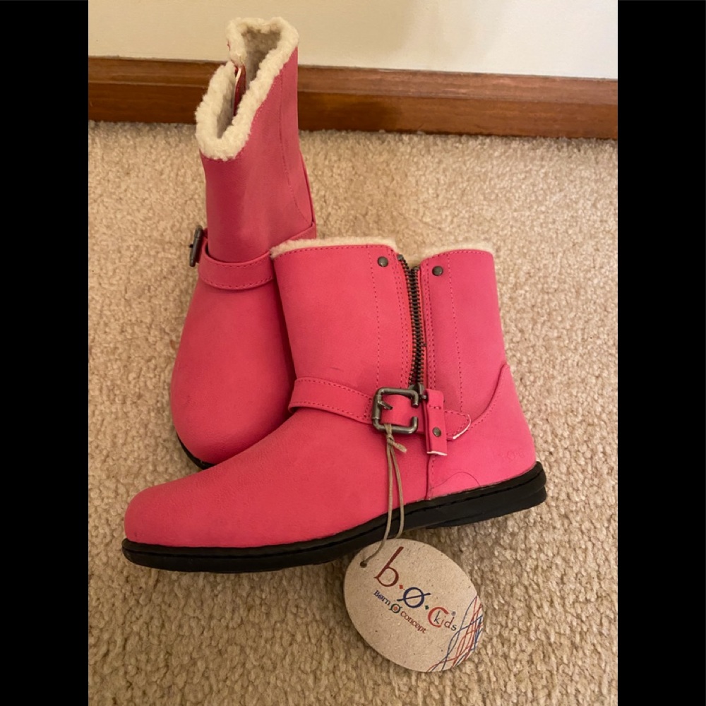 NWT.  BOC  POLAR FUCHSIA BOOTS.  SIZE 12.
